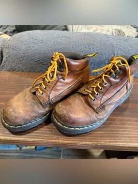 Dr Martens Air Wair vintage 2002 leather lace up men’s boots size 9